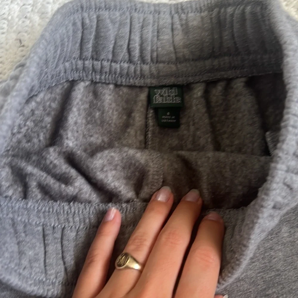 Sweatshorts - Picture 2 of 3